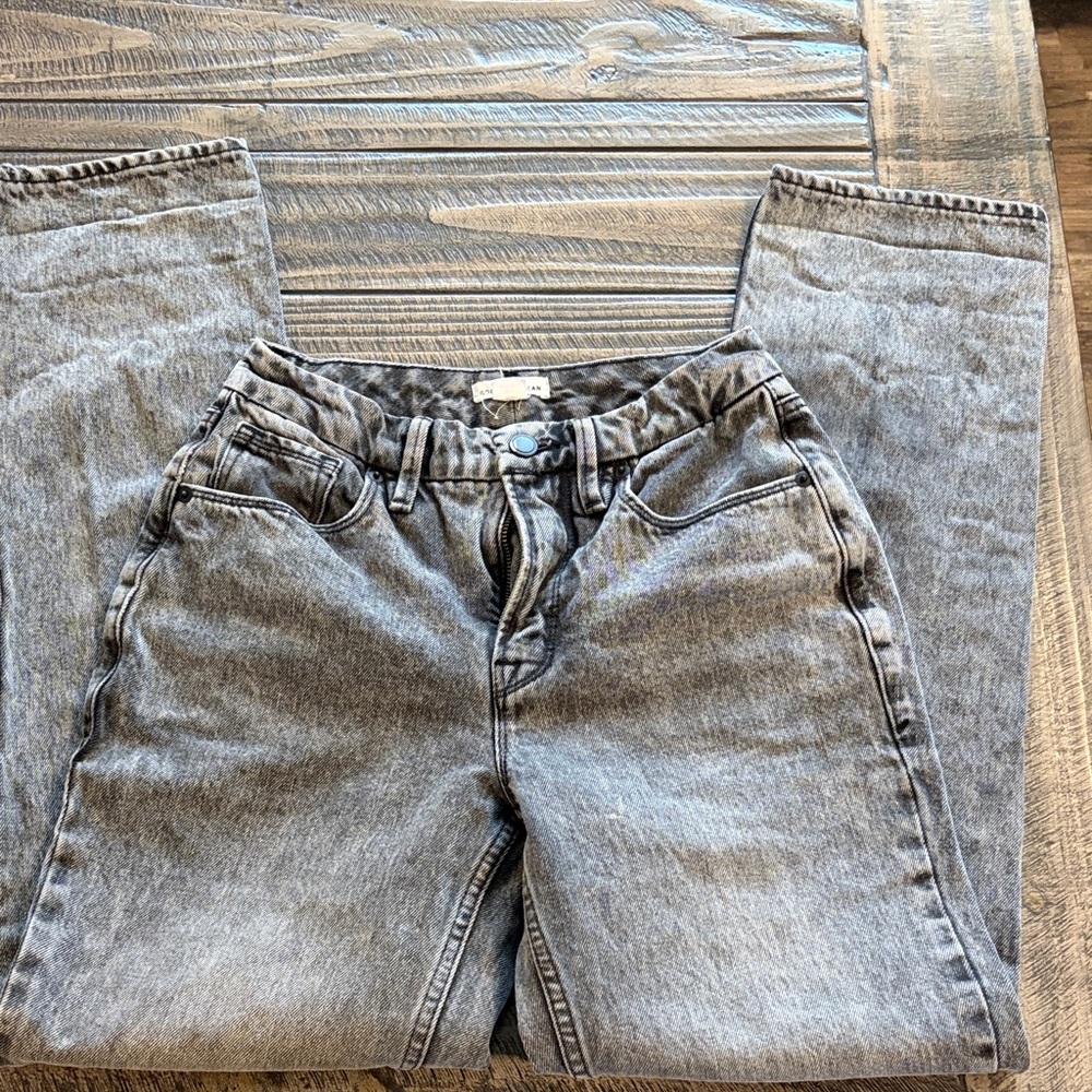 Good American Light Gray Acid-Wash Jeans